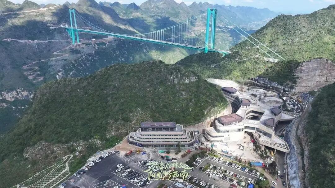 “不拴繩”蹦極亮相！下方用160平方米巨型網接住！20-50米高度可任選