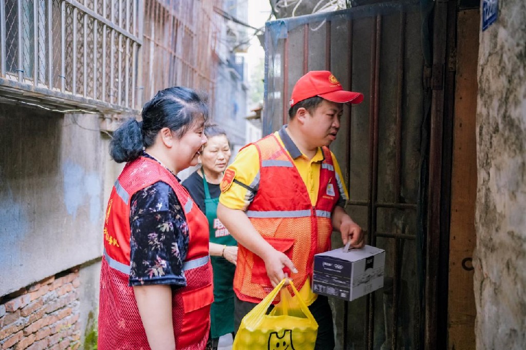 攔截詐騙 救人救火13名外賣騎手因送單路上的善舉被平臺獎勵