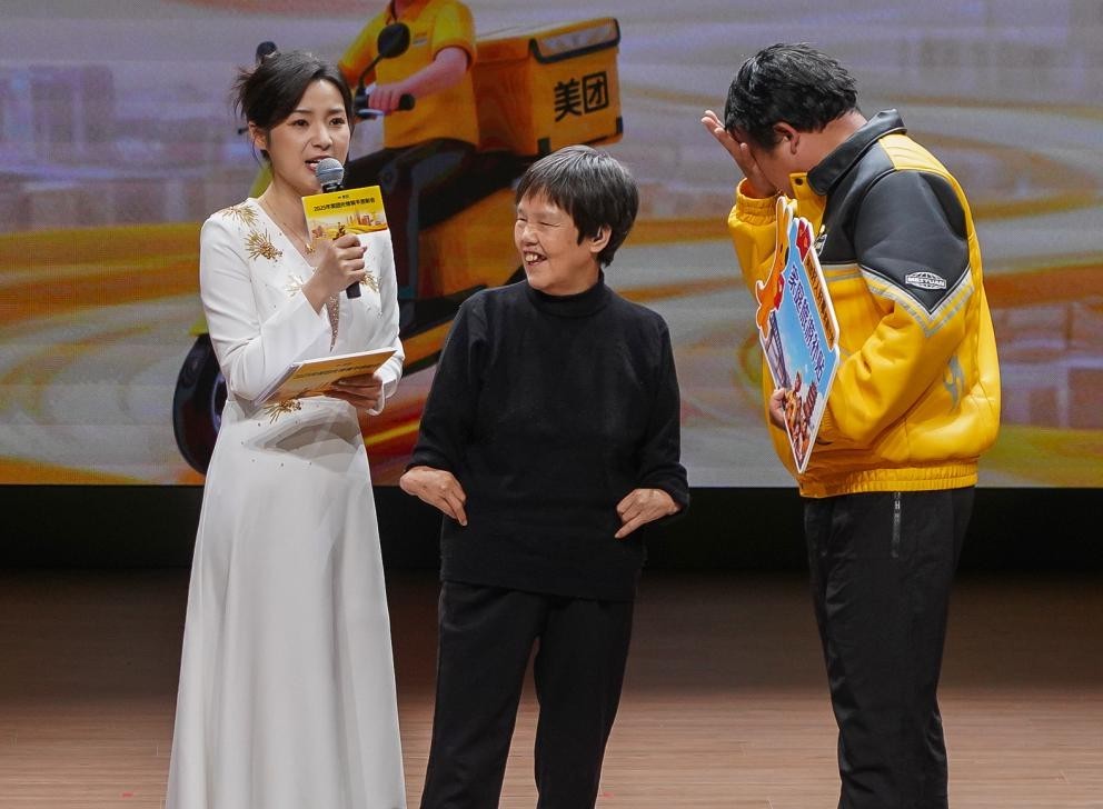 攔截詐騙 救人救火13名外賣騎手因送單路上的善舉被平臺獎勵