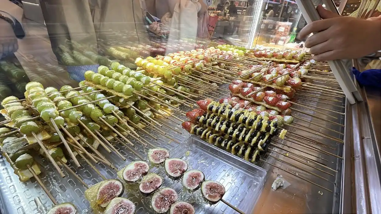 奶皮子糖葫蘆之后“肝脆蒜了”爆火！警惕獵奇“嘗鮮”背后的健康隱患