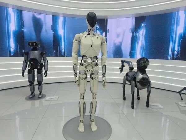 何小鵬首次提出人形機(jī)器人銷量目標(biāo)：2030年銷量超過(guò)100萬(wàn)臺(tái)