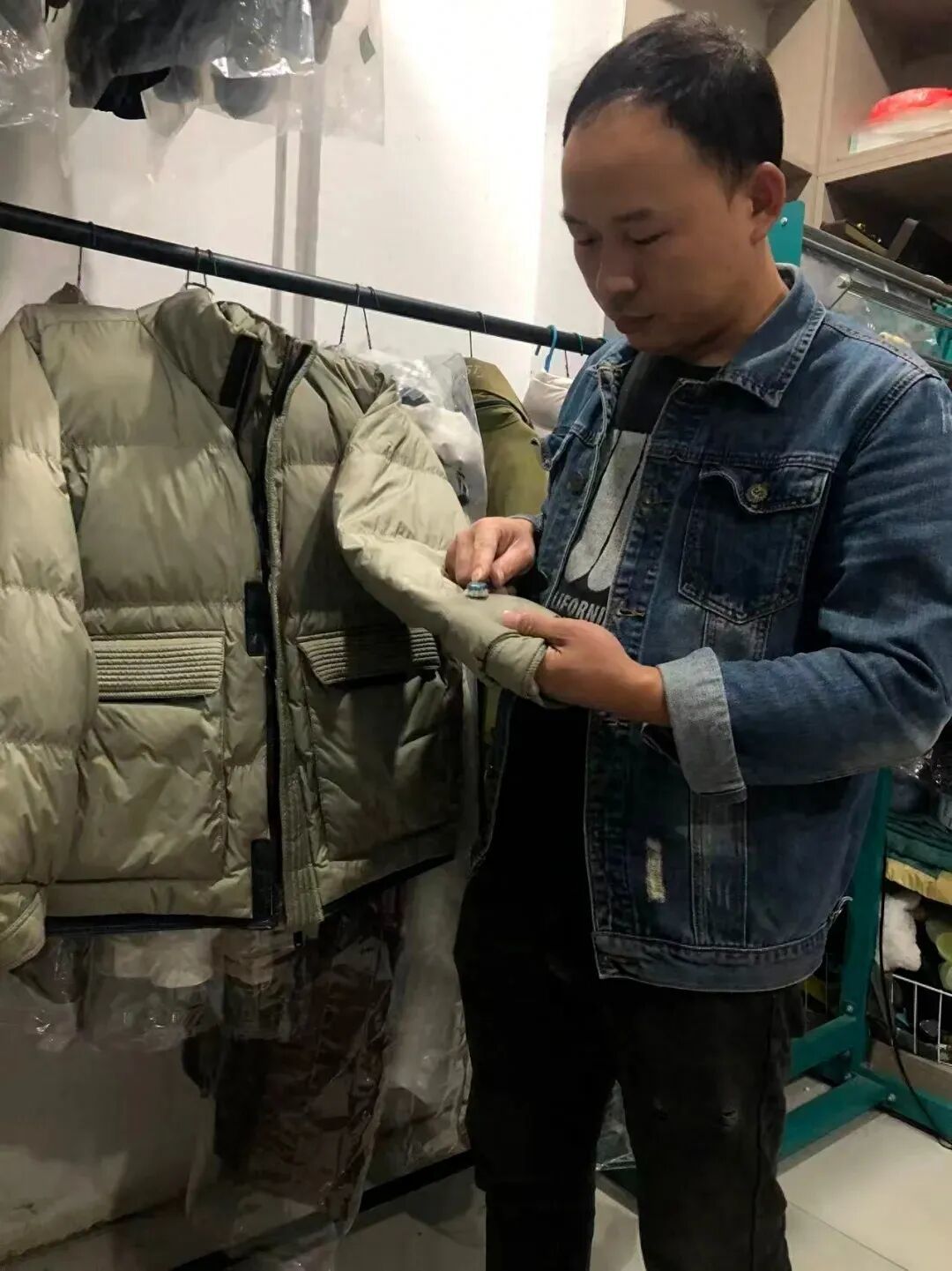 羽絨服千萬別買軍綠色、卡其色、咖啡色!